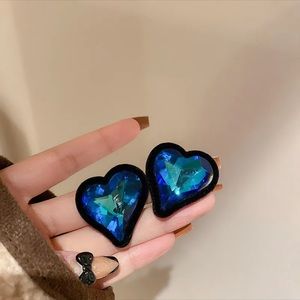 Black Velvet Gemstone Heart Earrings